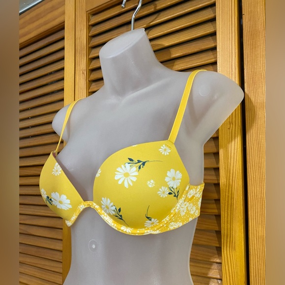 PINK Victoria’s Secret: Wear Everywhere Super Push-up Bra - Picture 3 of 11